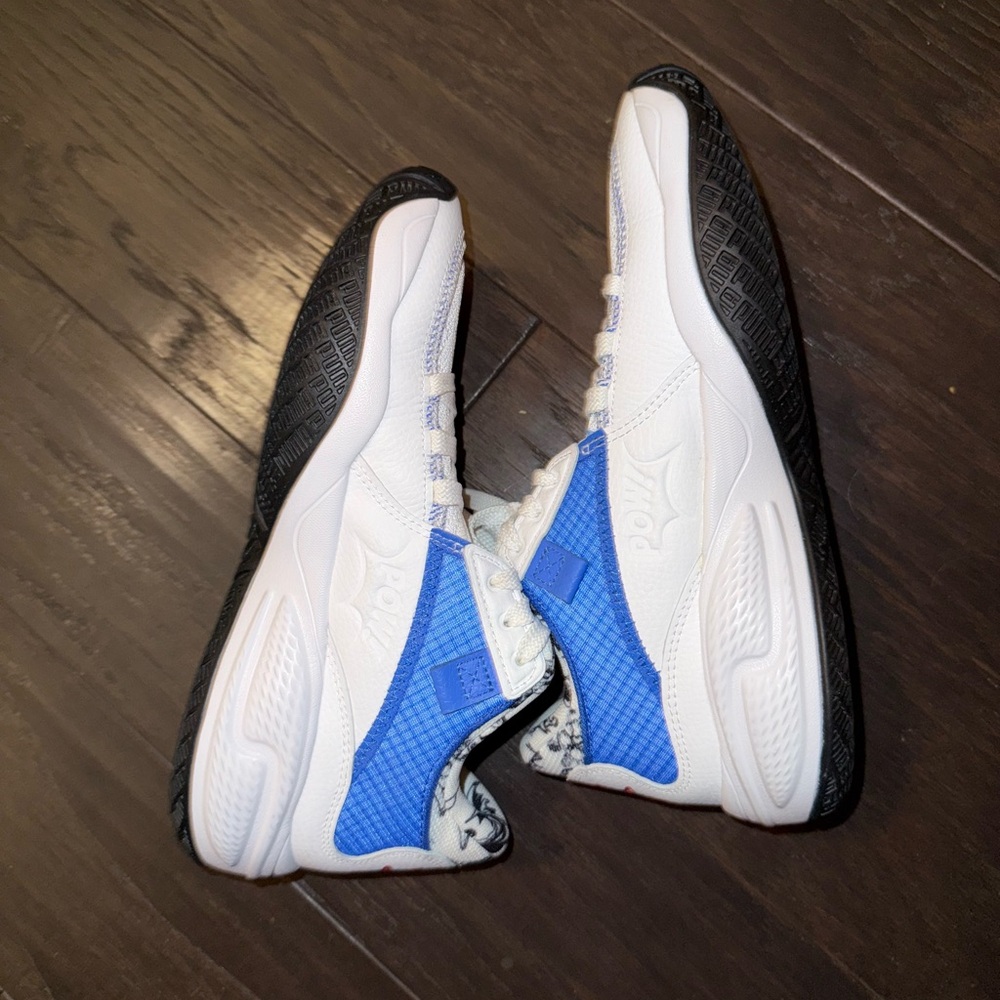 Puma Kids Sneakers in White and Blue
